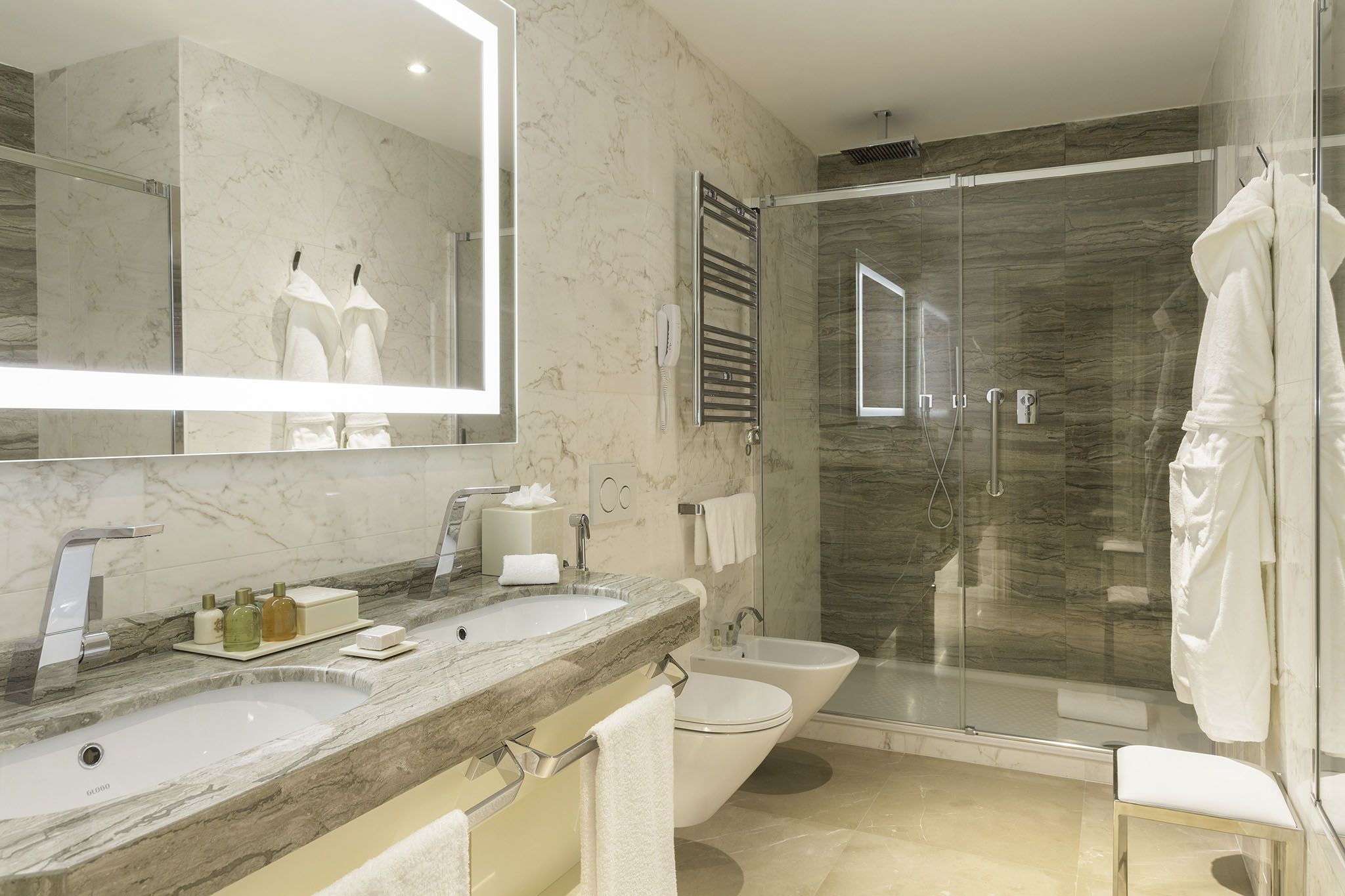Augusto_Suite_Bathroom